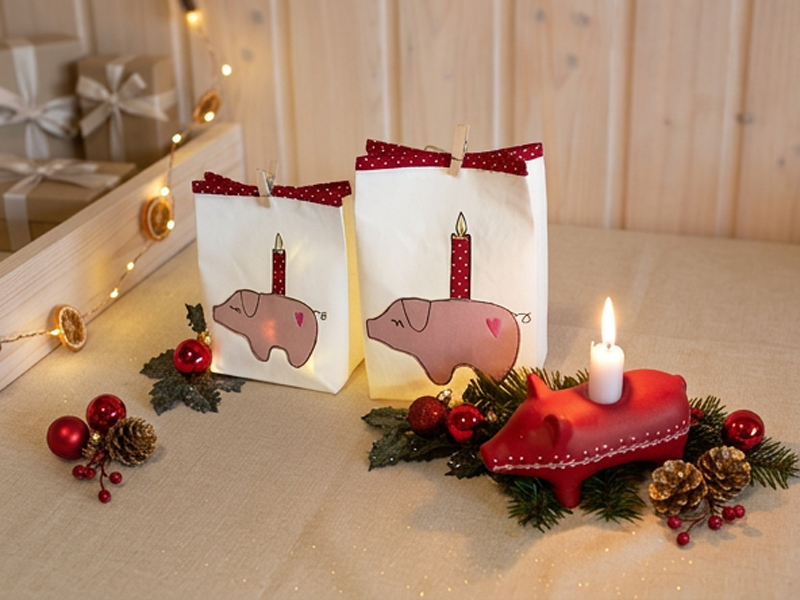 Preview: Schwein mit Kerze - doodle Stickdatei